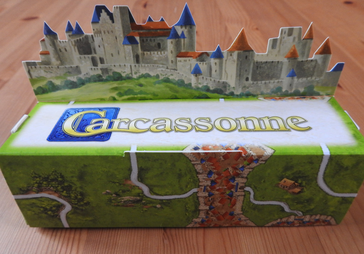 View of the 3D starting box with castles panorama cutout as part of this 3D Starting Landscape mini expansion and accessory for the Carcassonne board game.