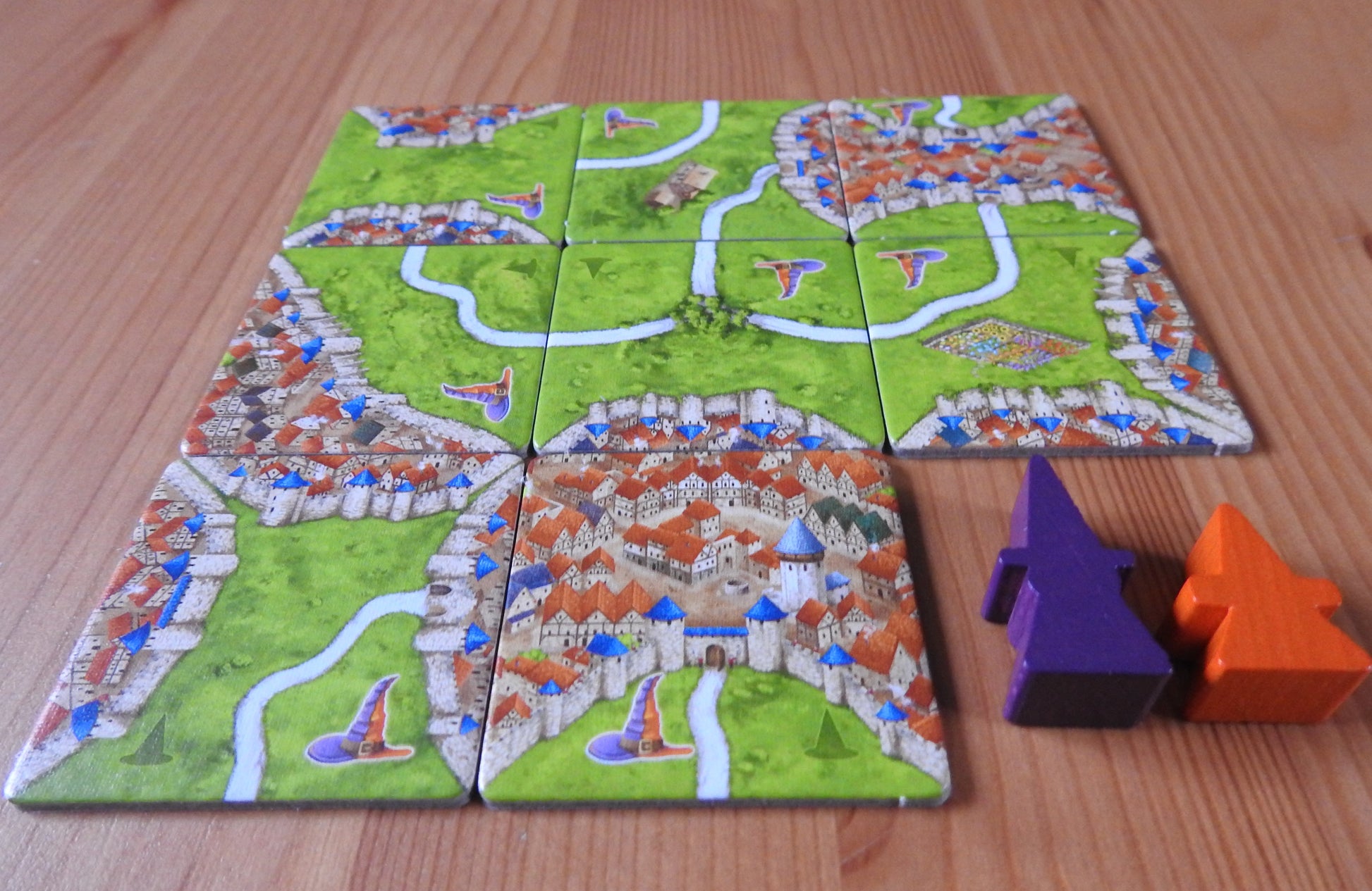 Another view of the included contents of this Carcassonne Mage & Witch expansion.