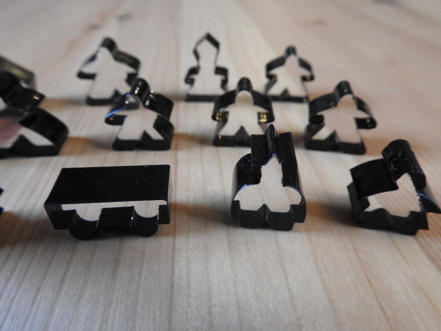 Another close-up view of meeple tokens such as the robber and messenger.